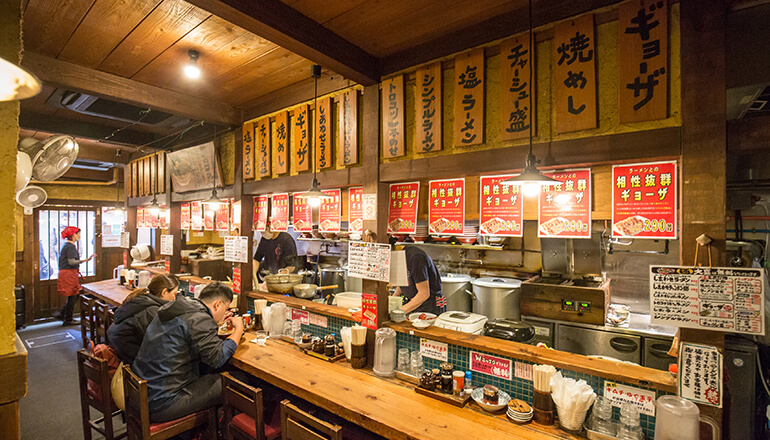 ラーメン店のキッチンスタッフ 1