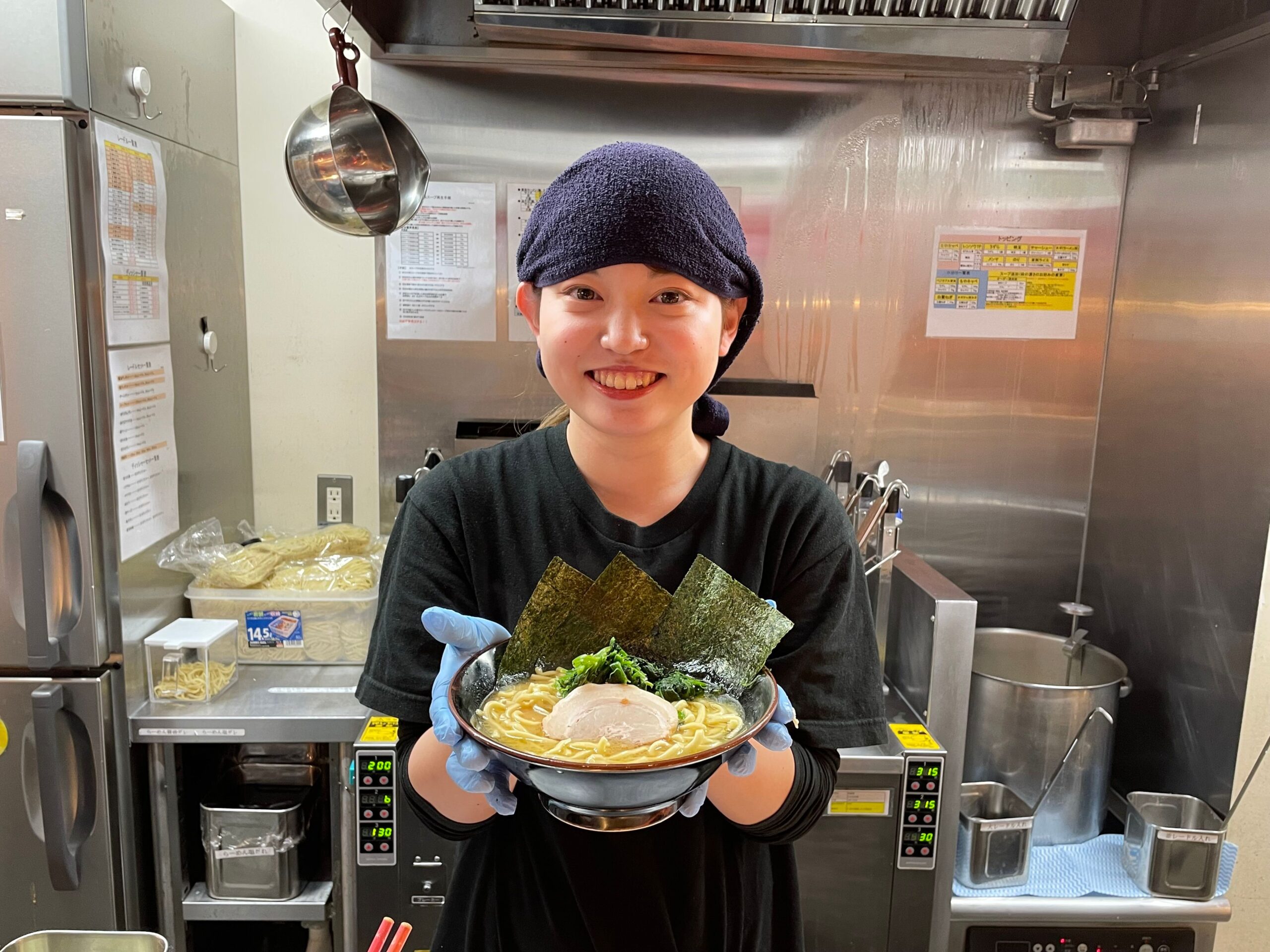 ラーメン店のキッチン・ホールスタッフ