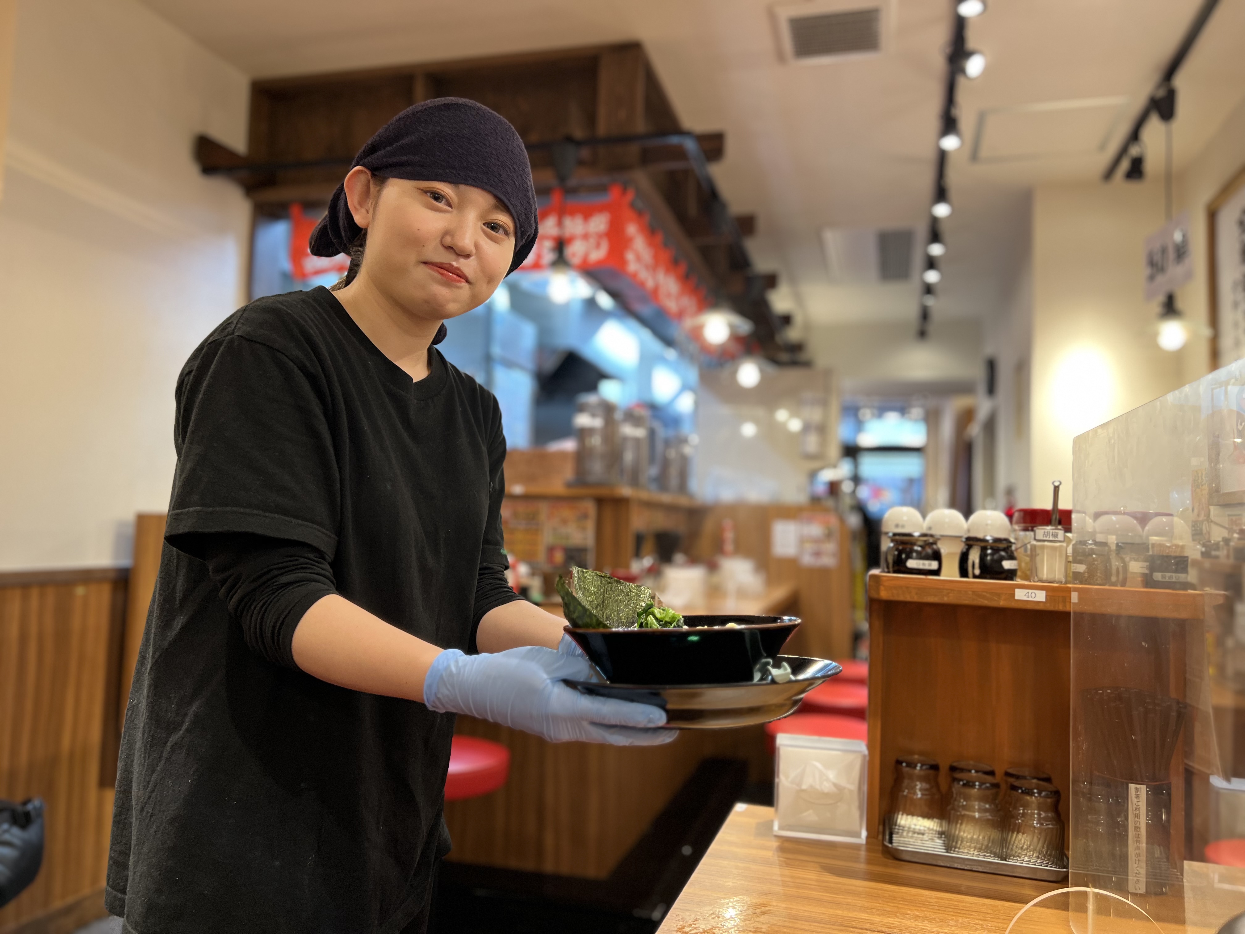 ラーメン店のキッチン・ホールスタッフ 1