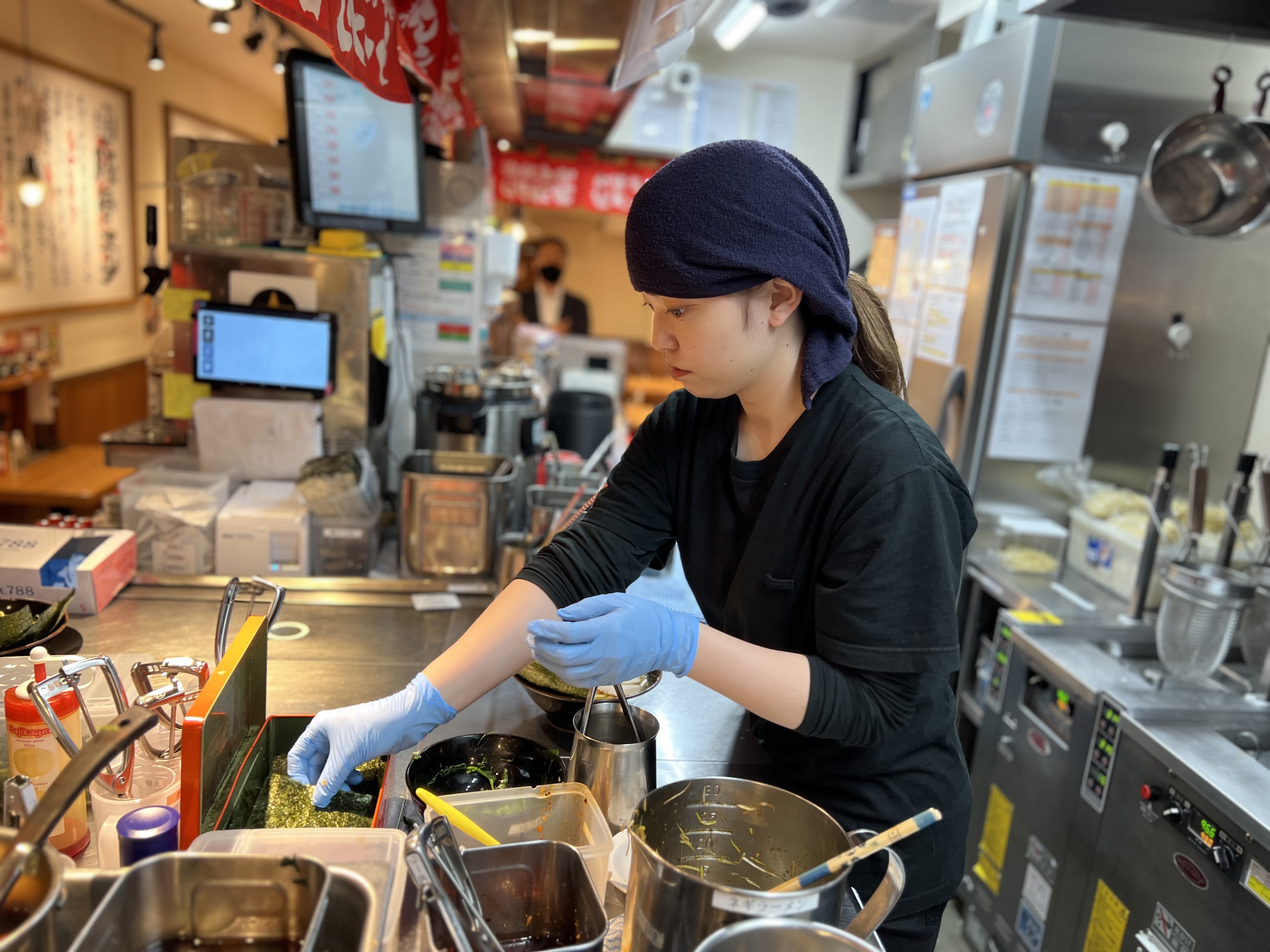 ラーメン店のキッチン・ホールスタッフ 1