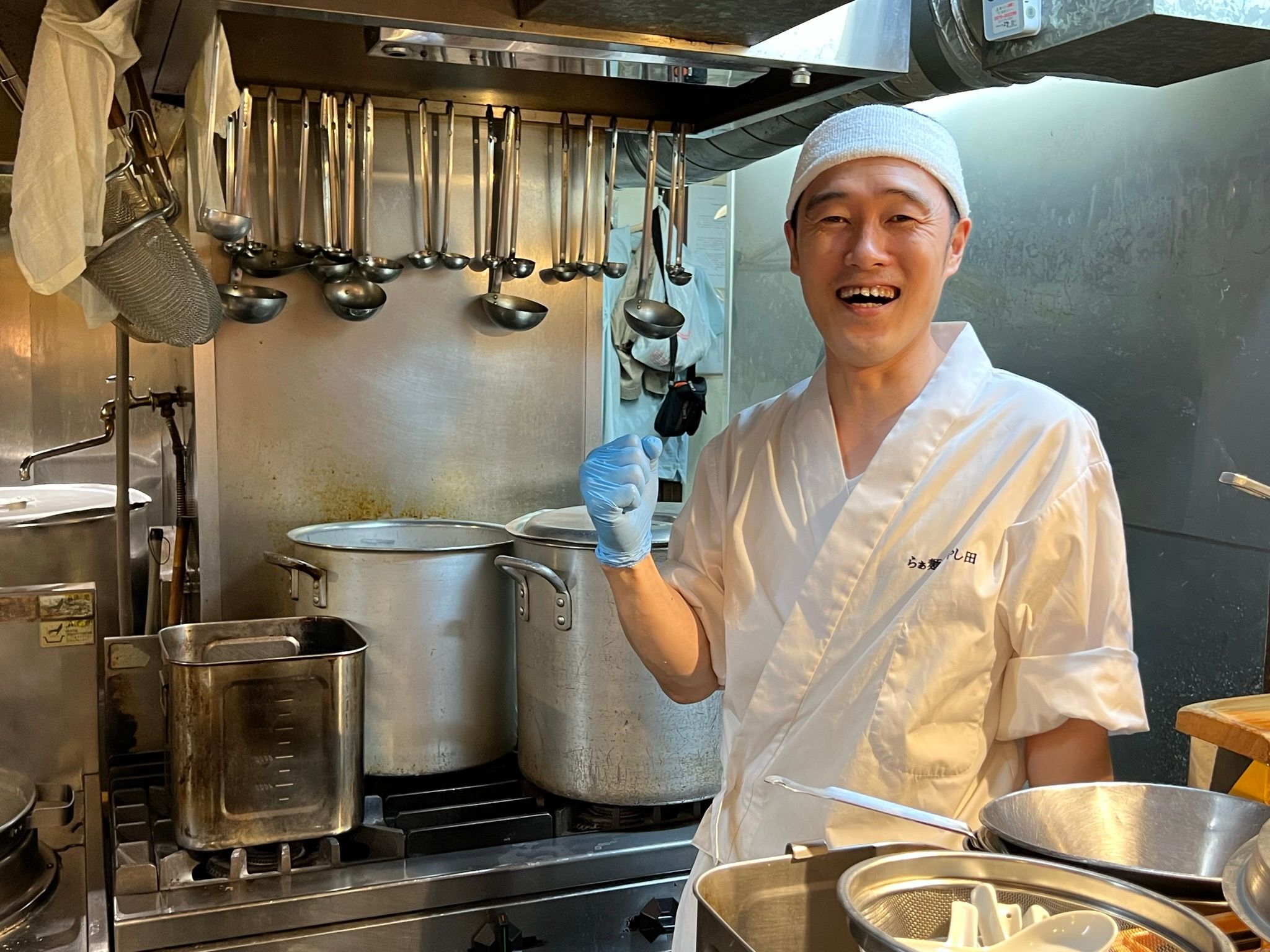 醤油ラーメン店の正社員スタッフ 1