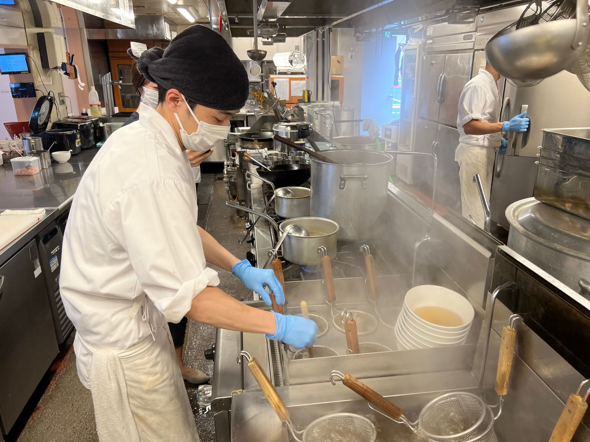 煮干しラーメン店の正社員スタッフ 1