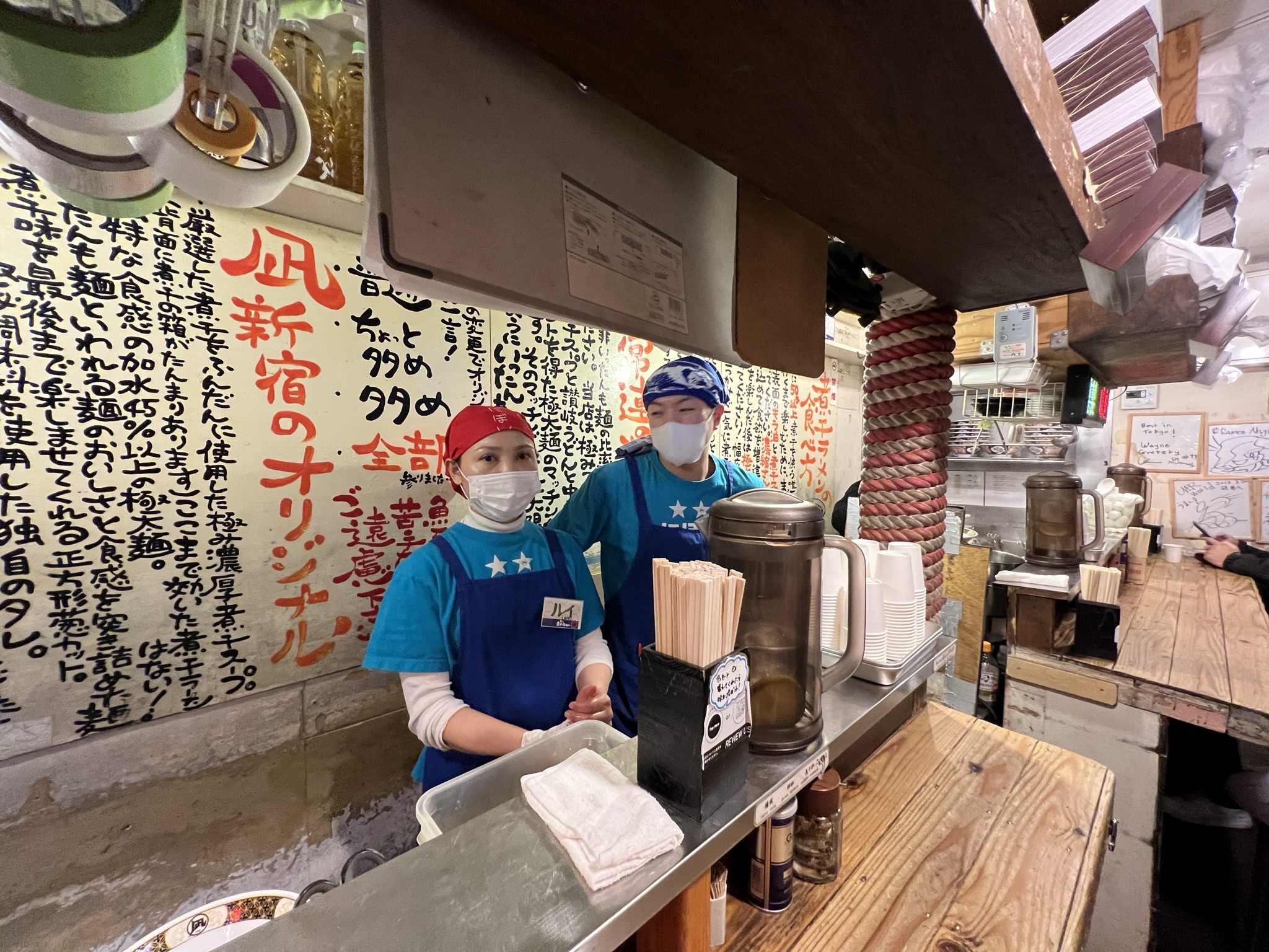 ラーメン店のホール・キッチン・店舗管理スタッフ 1