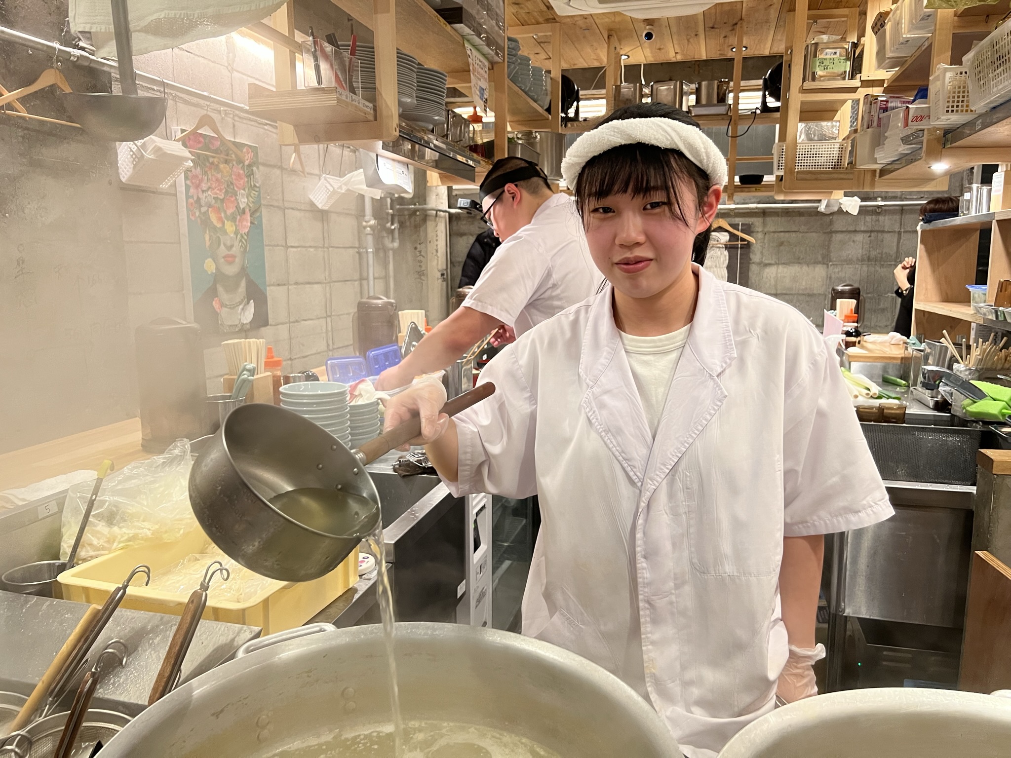 ラーメン店のキッチン・ホールスタッフ 1