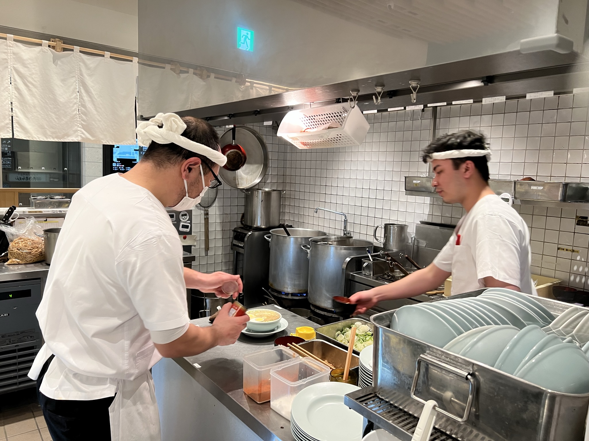 ラーメン店のキッチン・ホールスタッフ 1