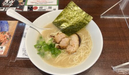 ラーメン店のキッチン・ホールスタッフ/店長候補の正社員 1