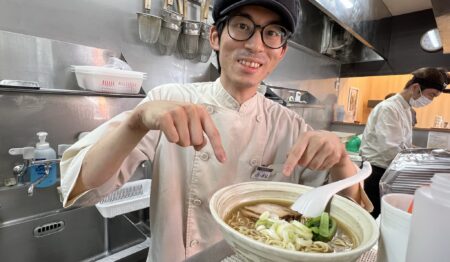 ラーメン店のキッチン・ホールスタッフ/店長候補の正社員 0