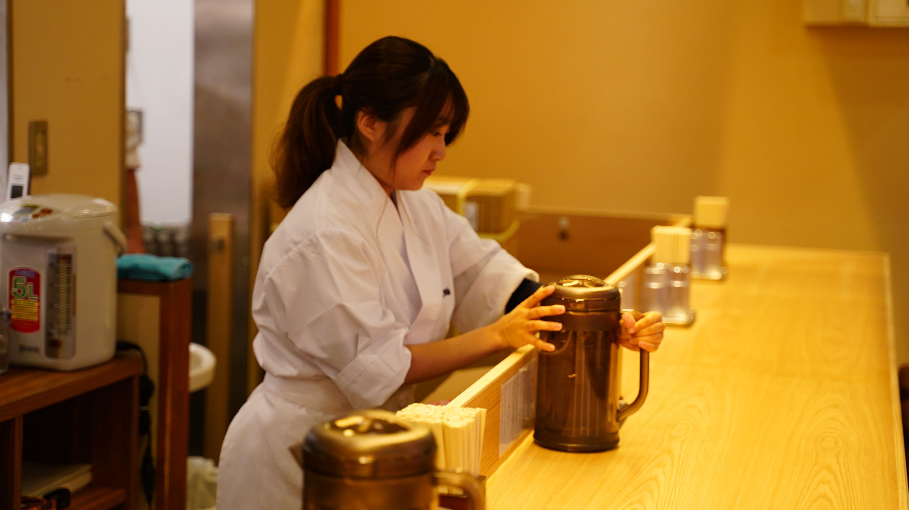 醤油ラーメン店の正社員スタッフ 1