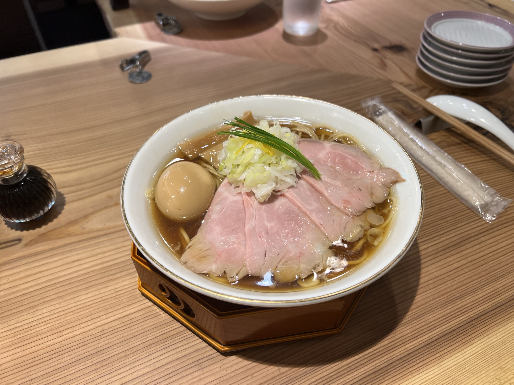 煮干し醤油ラーメン店のホール・キッチンスタッフ 1