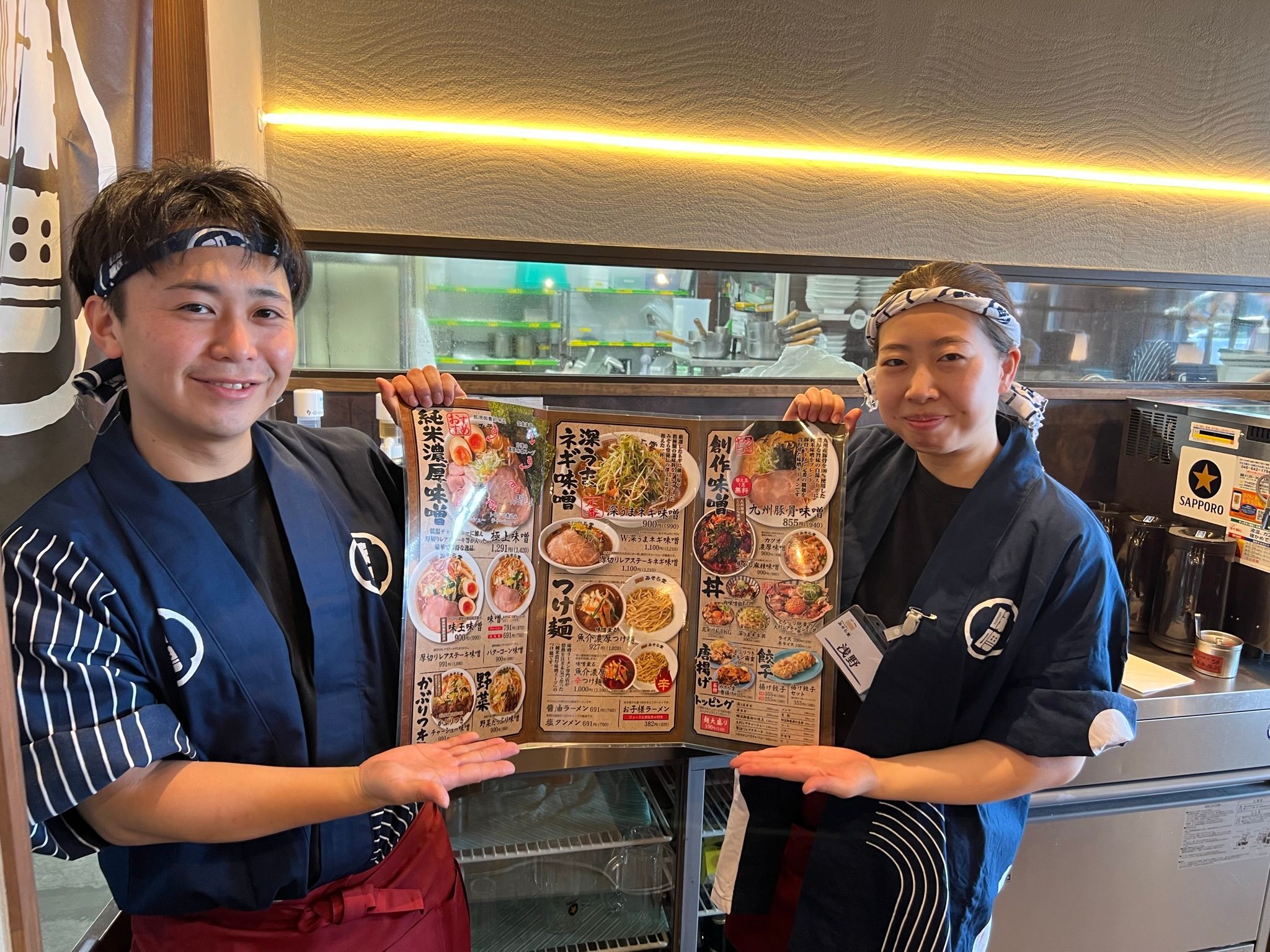 味噌ラーメン店のホール・キッチンスタッフ