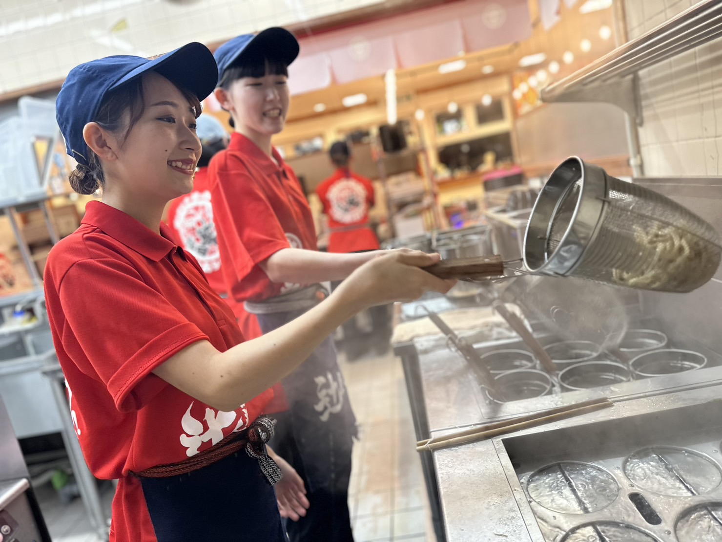 家系ラーメン店のホール・キッチンスタッフ 0