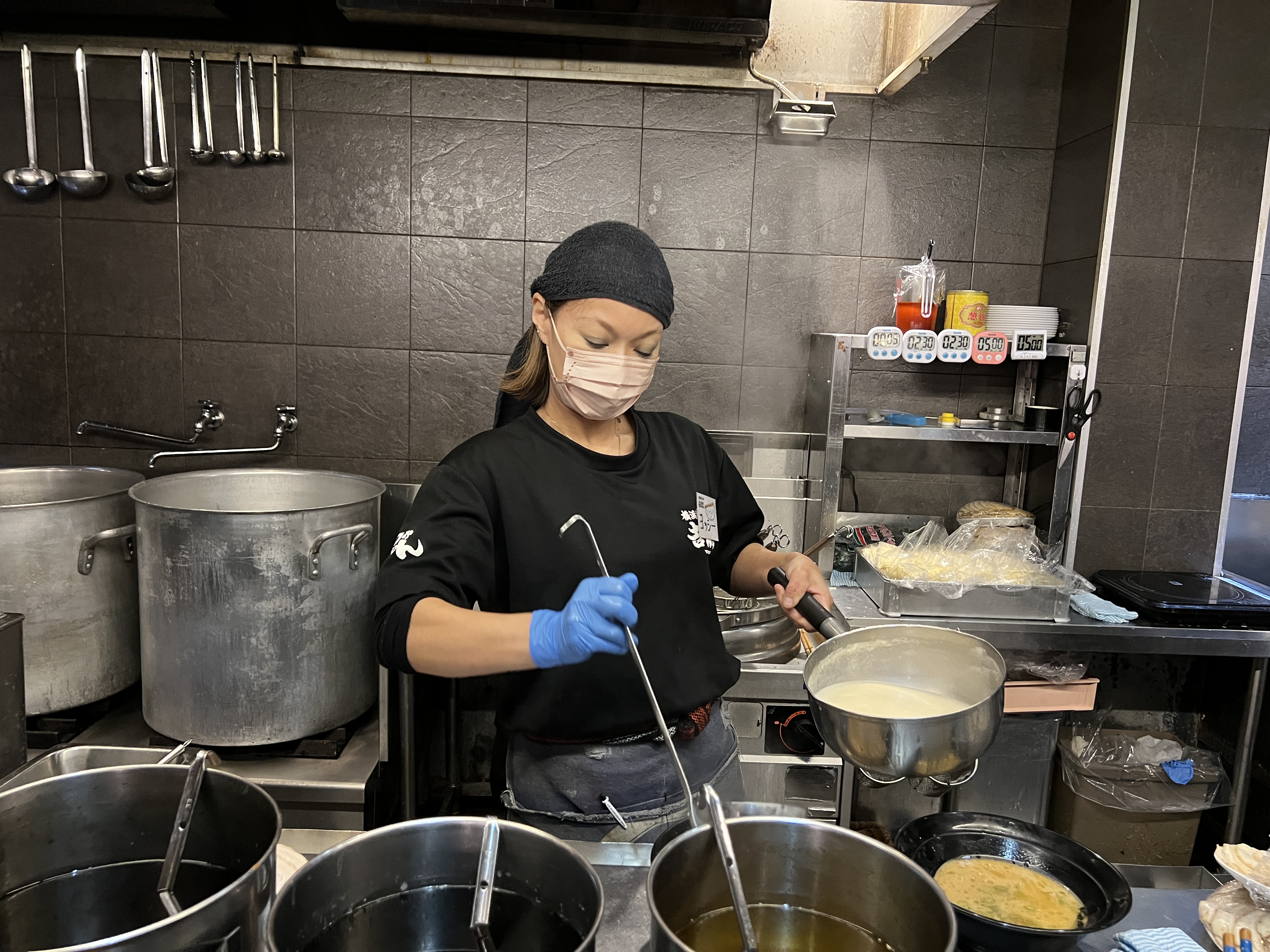 ラーメン店のキッチン・ホールスタッフ 1