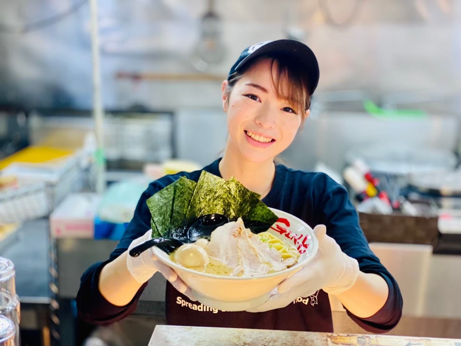 家系ラーメン店のホール・キッチンスタッフ/正社員スタッフ