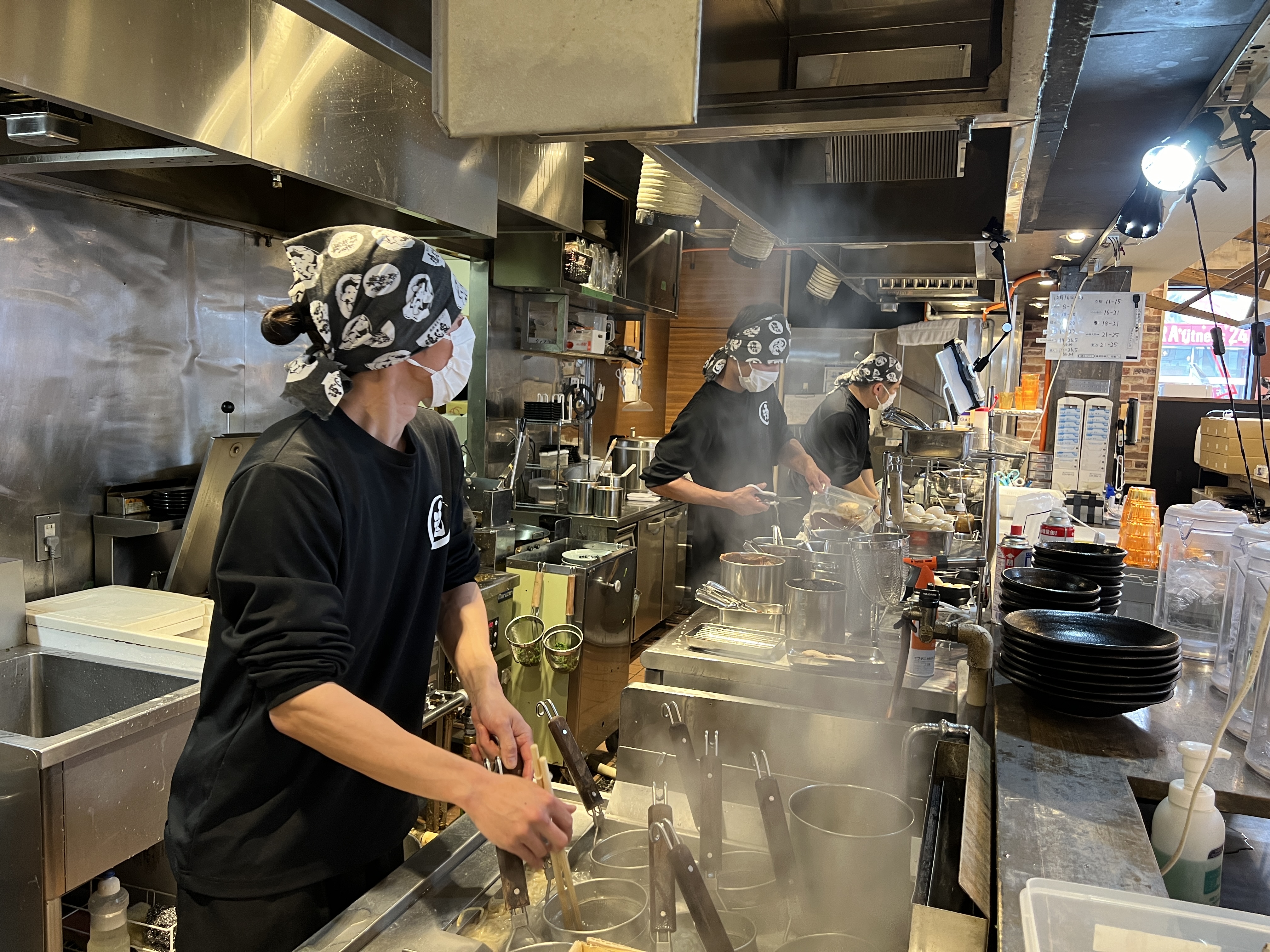 家系ラーメン店のホール・キッチンスタッフ/正社員スタッフ 1