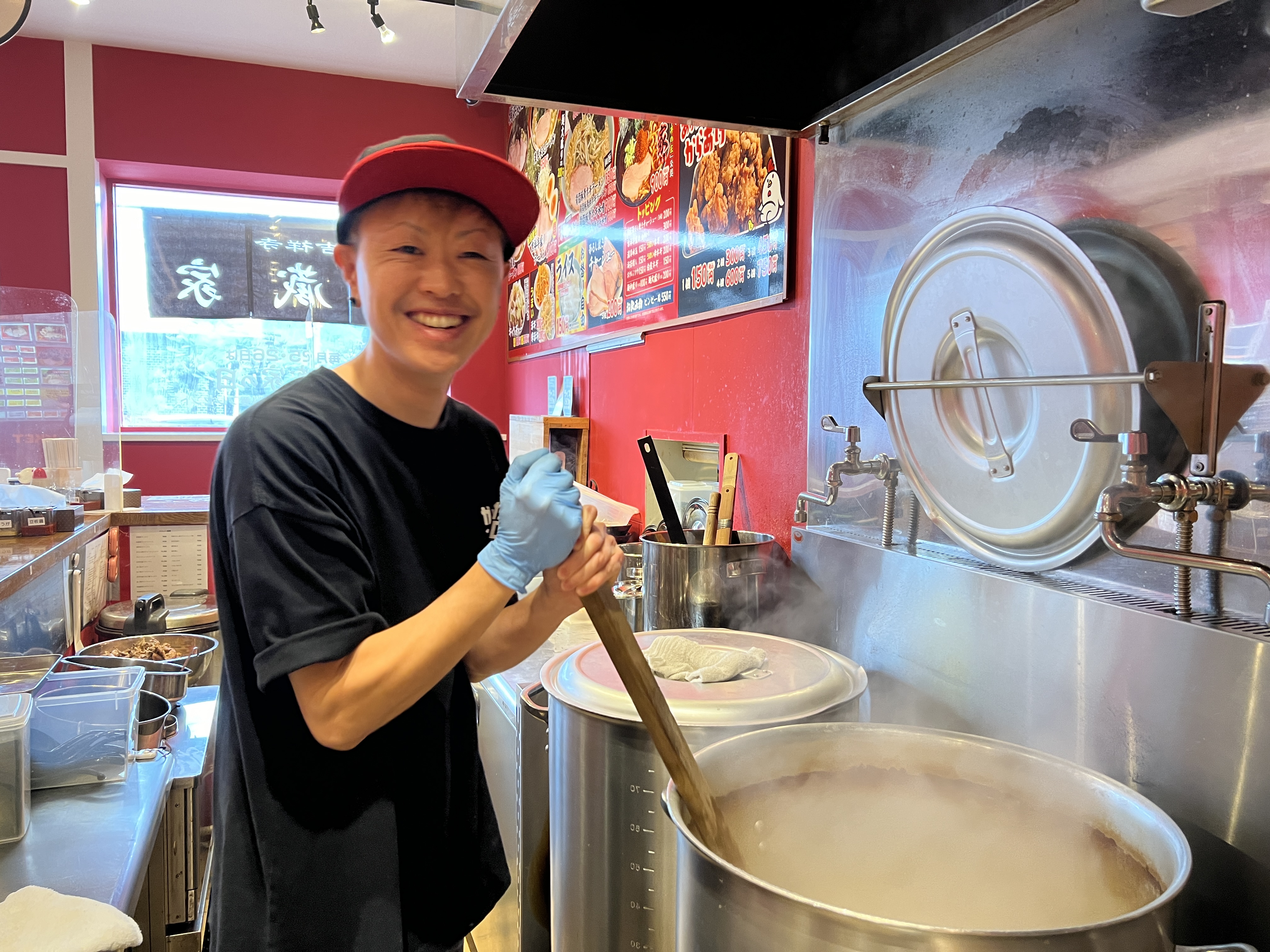 ラーメン店のホール・キッチンスタッフ