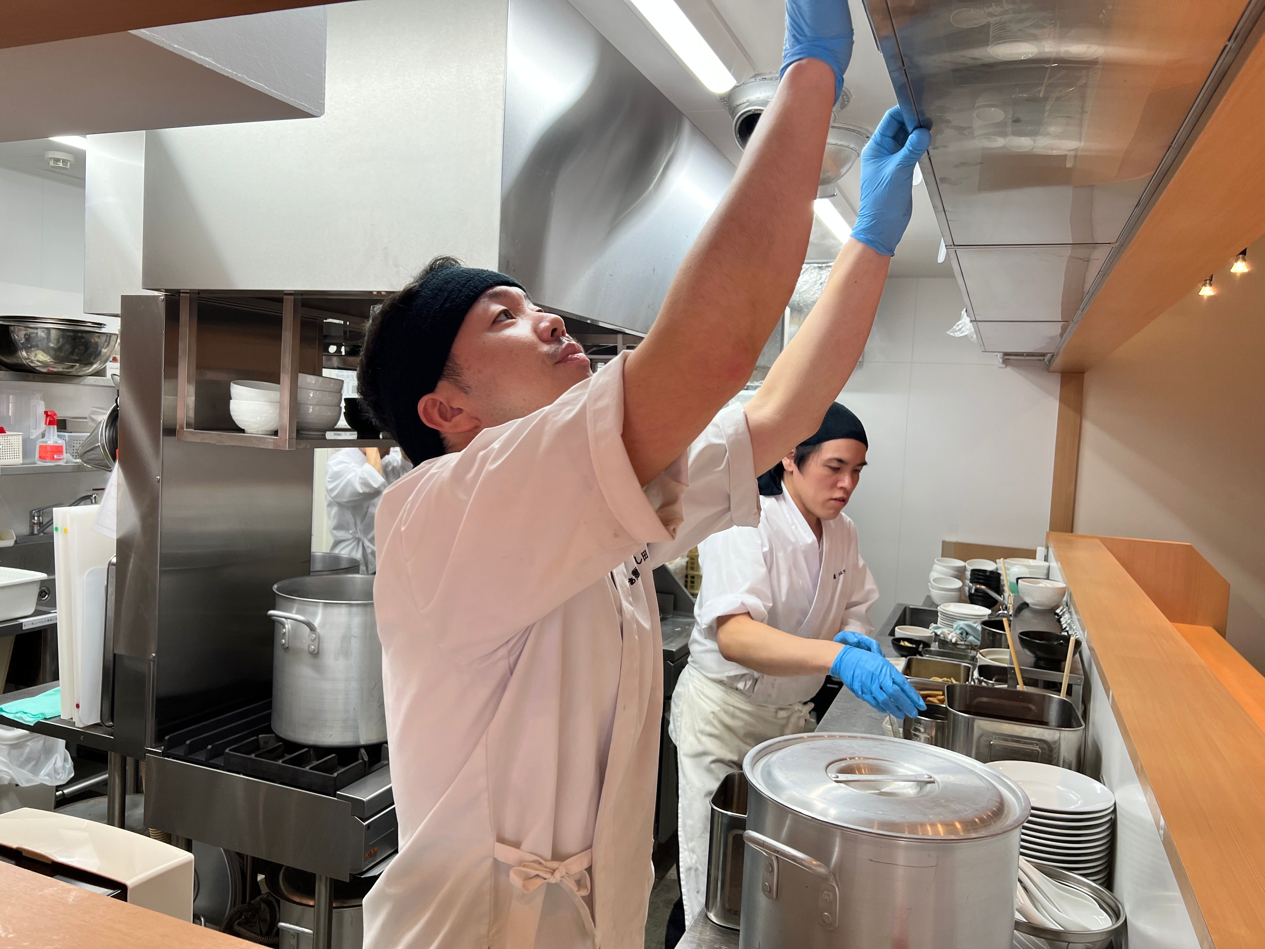 醤油ラーメン店の正社員スタッフ