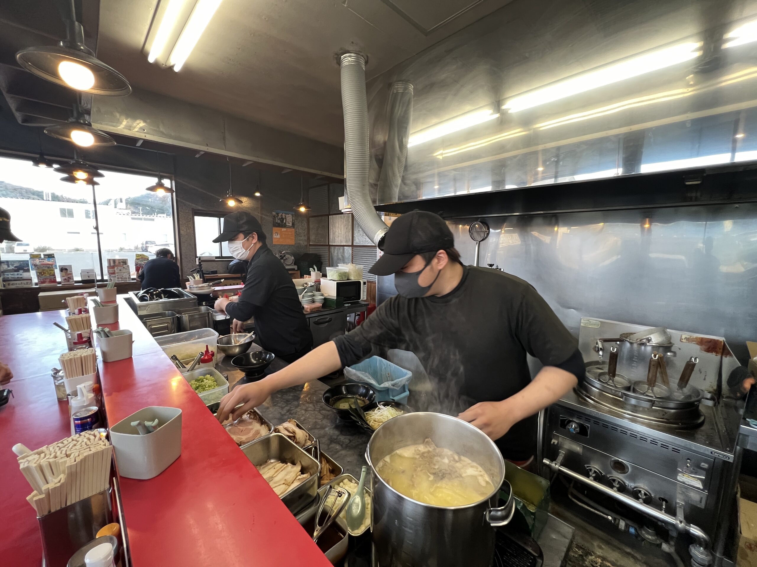 家系ラーメン店のキッチン・ホールスタッフ/店長候補の正社員 0