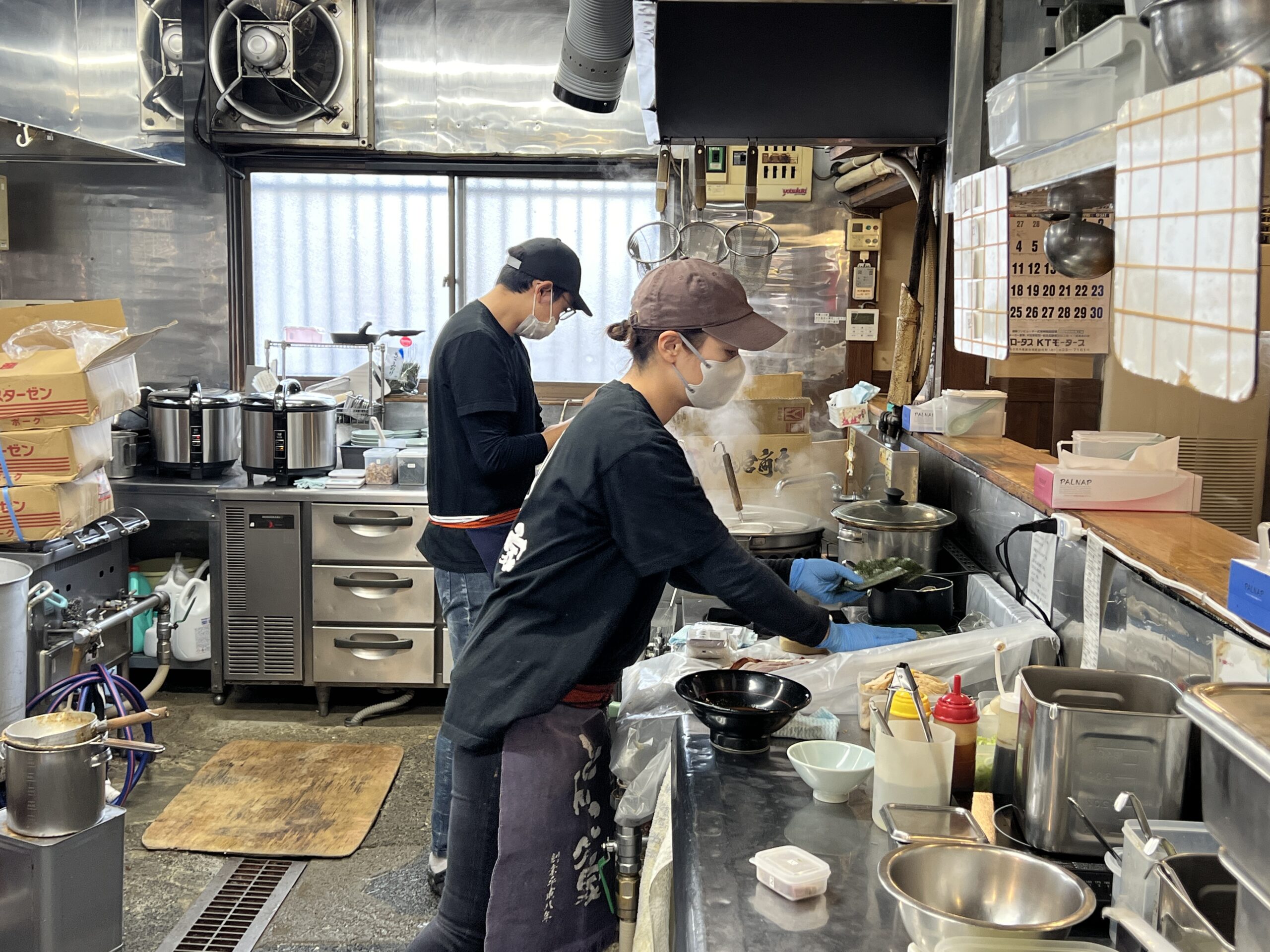 家系ラーメン店のキッチン・ホールスタッフ/店長候補の正社員 0