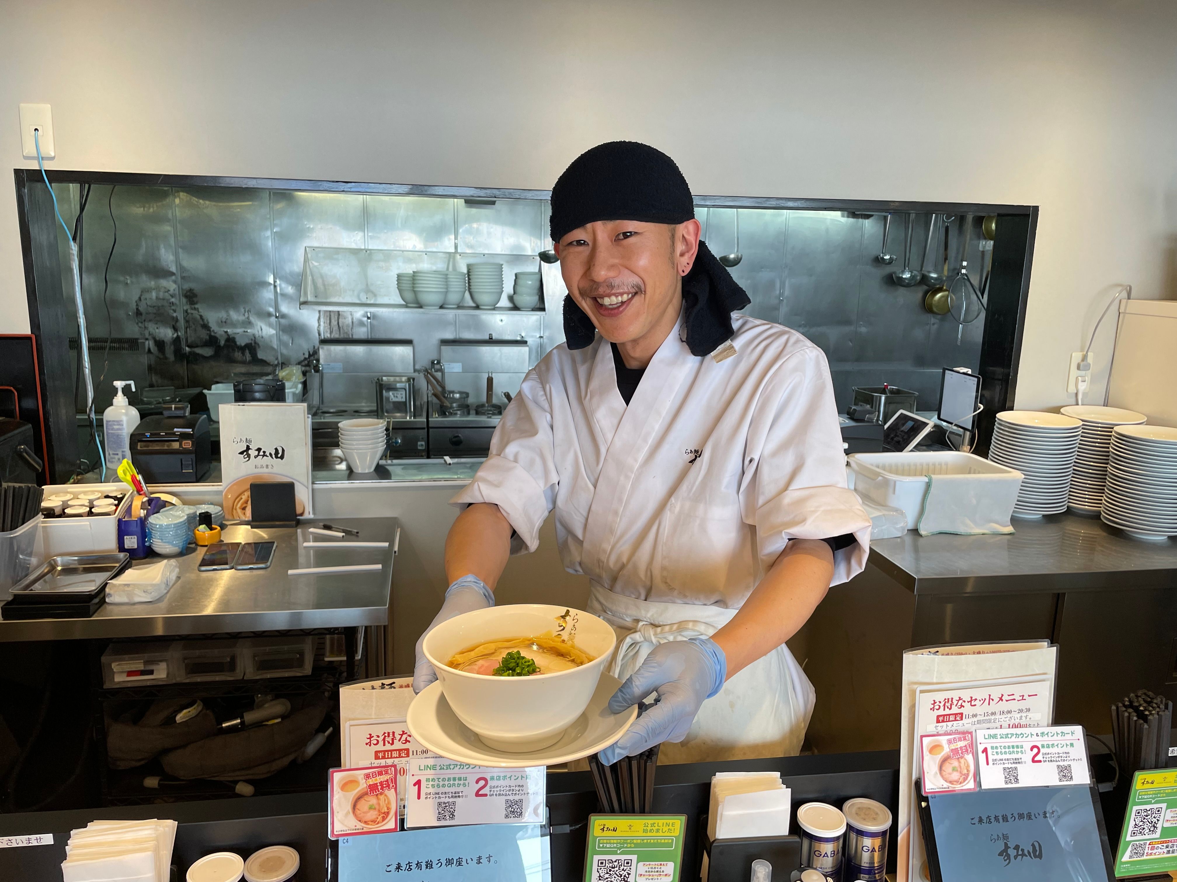 ラーメン店のキッチン・ホールスタッフ 1