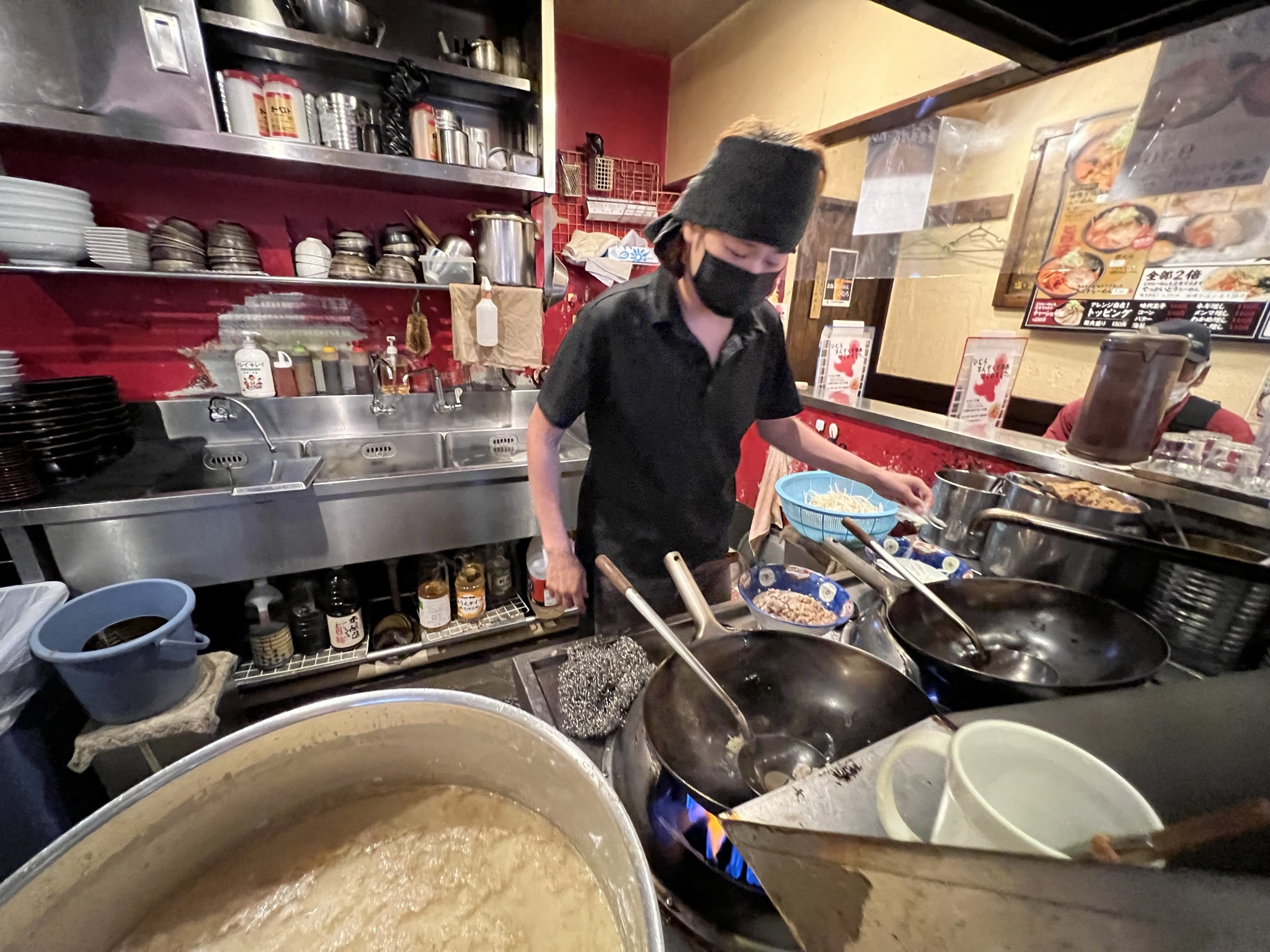 ラーメン店のキッチン・ホールスタッフ/正社員 1