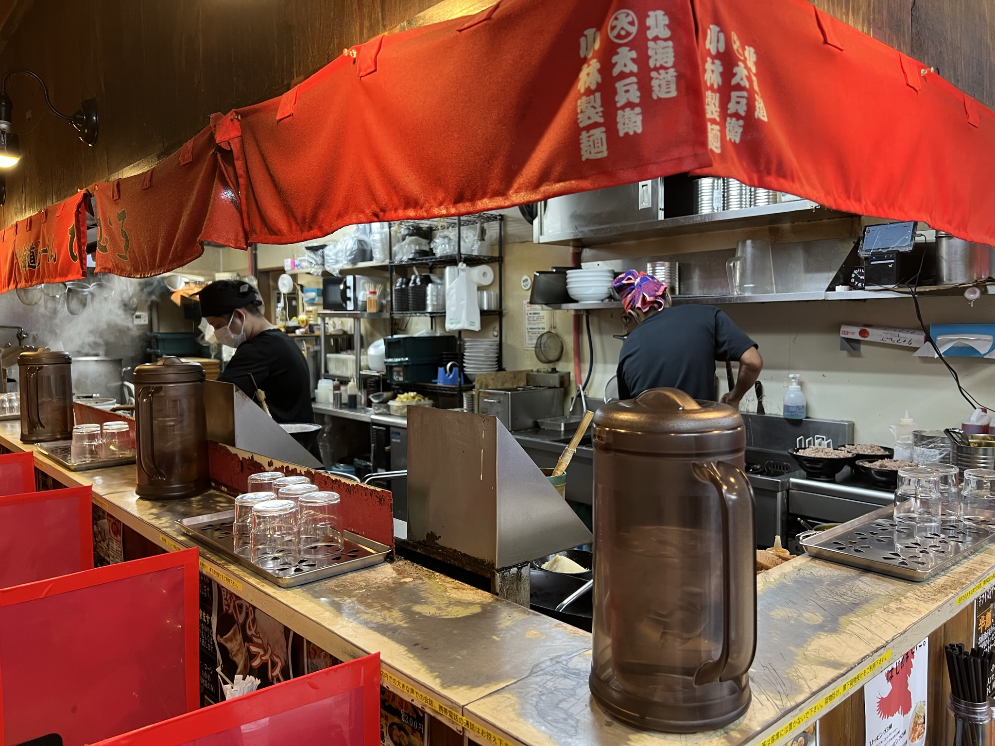 ラーメン店のキッチン・ホールスタッフ 1