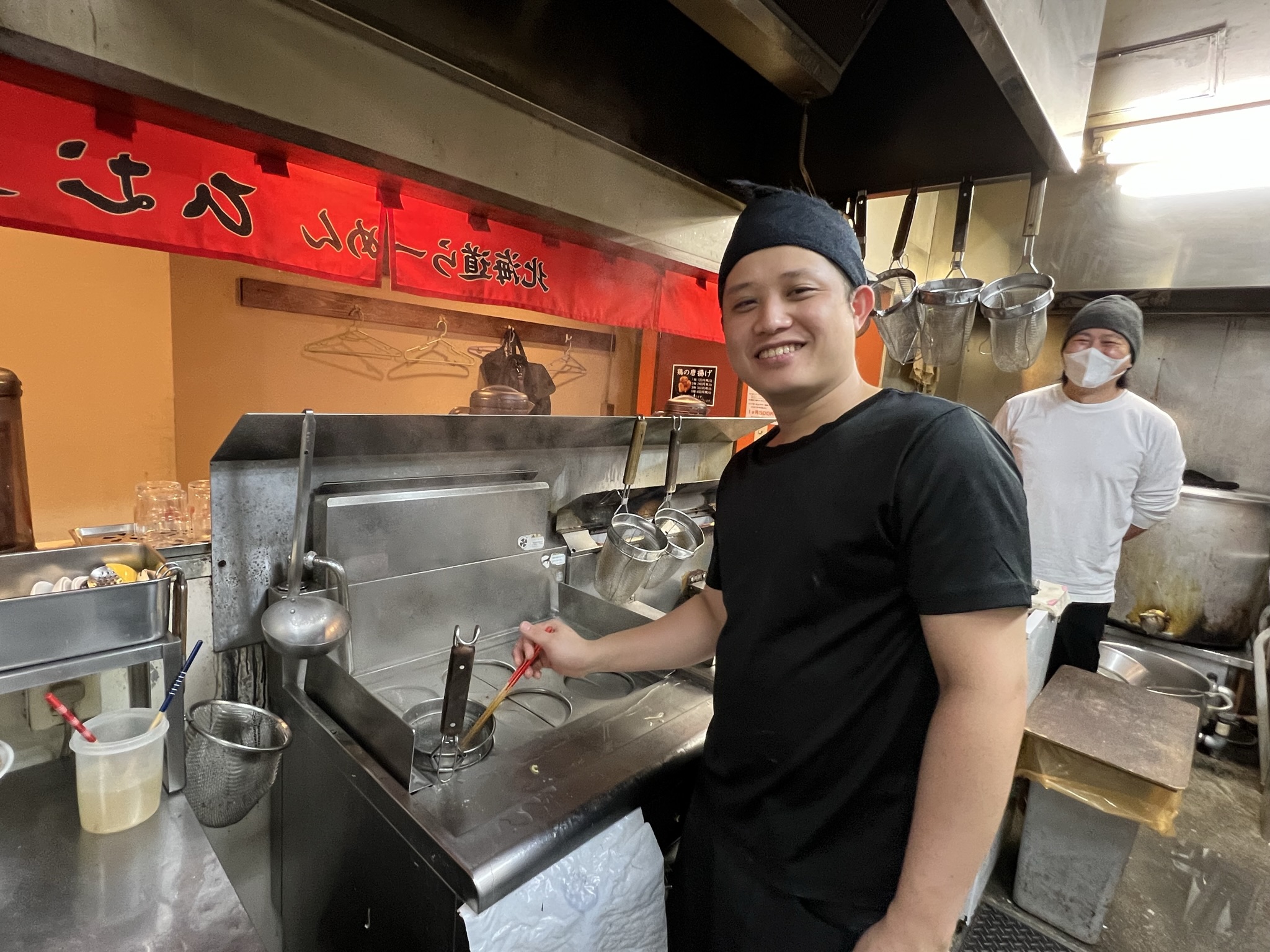 ラーメン店のキッチン・ホールスタッフ/正社員 1