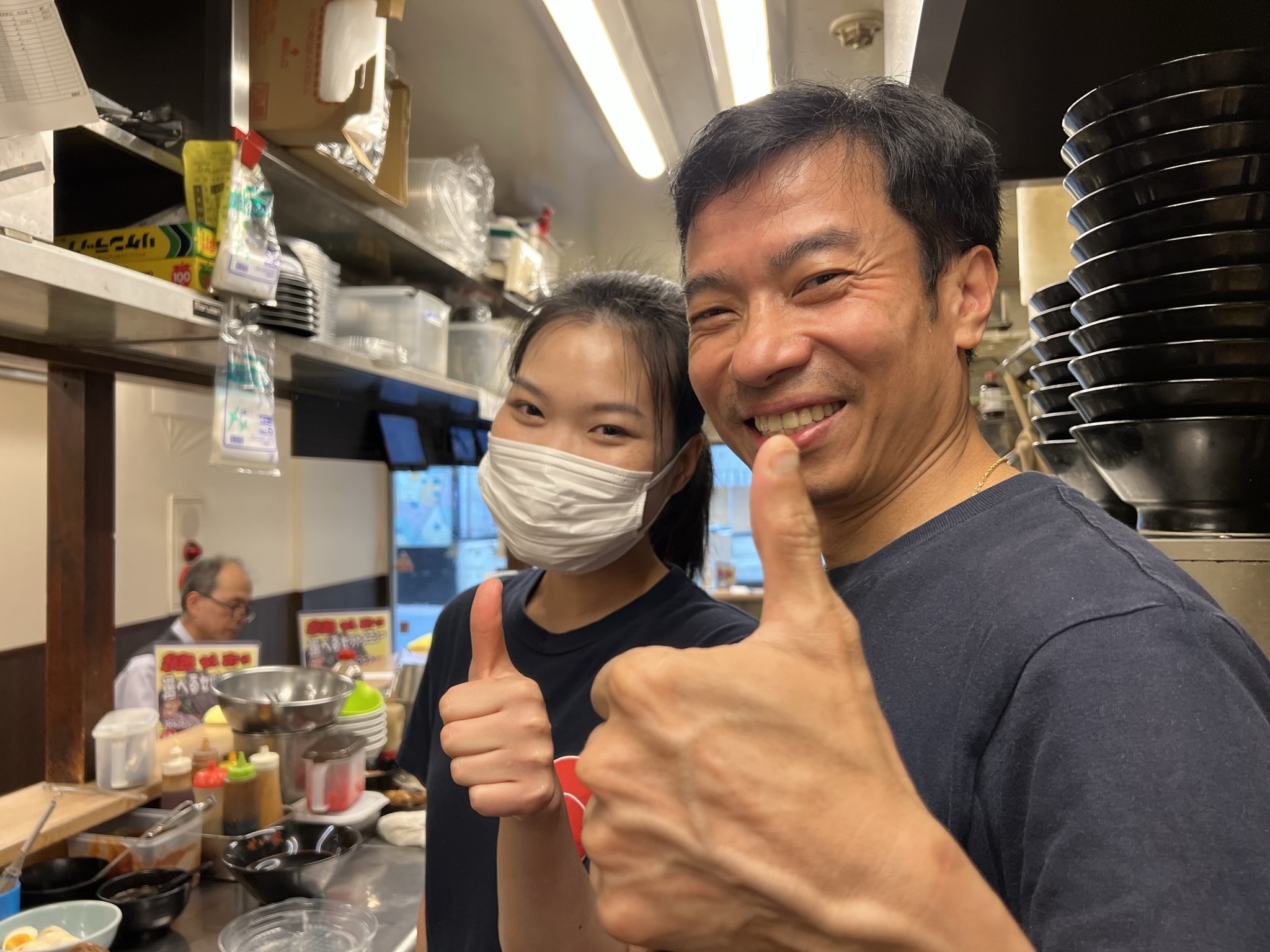 家系ラーメン店のキッチン・ホールスタッフ 1