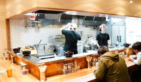 ラーメン店の正社員スタッフ/店長候補 1